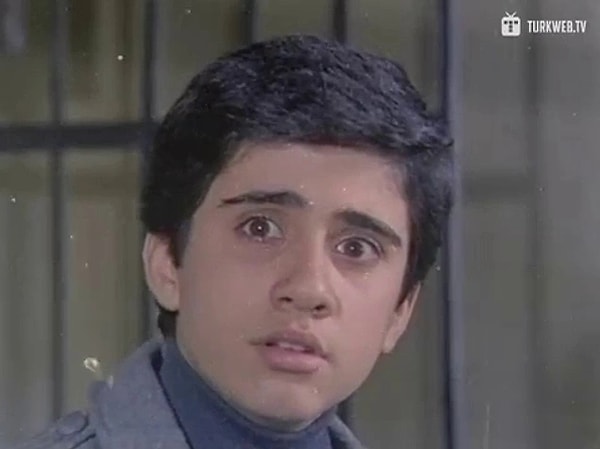 “Küçük Emrah” büyümüş, şarkılarıyla ve dizileriyle yıldızlığını sürdürüyordu.