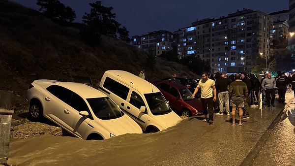 Ankara'da yağmur pazar akşamı başlıyor; uzman ani su baskını ve dolu için uyardı.