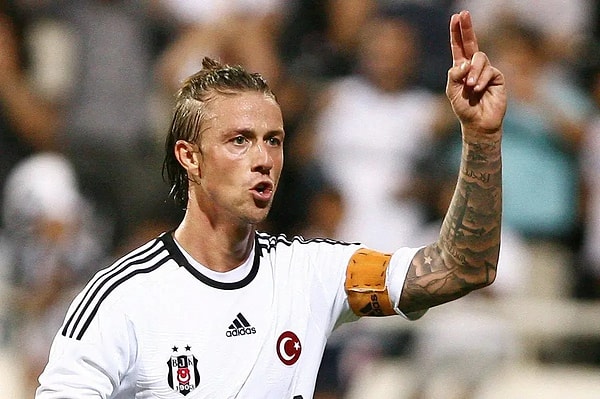 8. Guti, Real Madrid'le 3 Şampiyonlar Ligi kazandı.