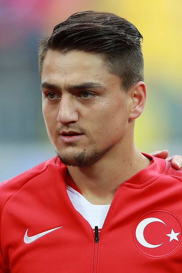 Yeşil sahaların en çok konuşulan isimlerinden Cengiz Ünder'in kariyeri Türkiye'den Avrupa'ya, Avrupa'dan yeniden Türkiye'ye uzanan epey hareketli bir yolculuk oldu.