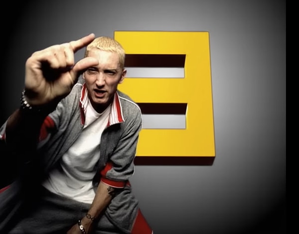 5. Dönemin sansür kurumlarını ve Amerikan medyasını topa tutarak hip-hop kültürünü küresel popun tam merkezine oturtan Eminem klasiği hangisiydi?