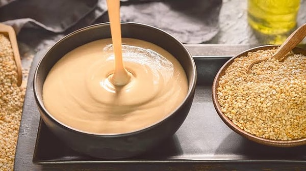 Tahini kullanmadan önce her seferinde iyice karıştırmak gerekiyor.