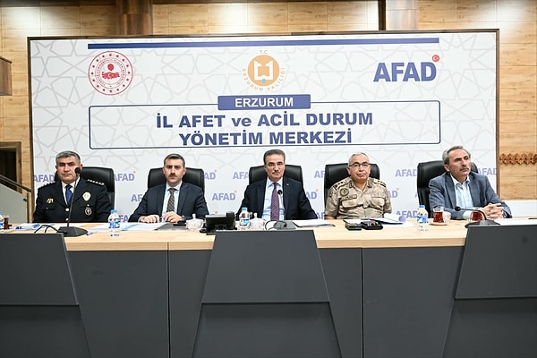 Valiliğin sosyal medya hesaplarından yapılan açıklamaya göre, Vali Aydın Baruş başkanlığında İl Afet ve Acil Durum Müdürlüğü'nde düzenlenen İl Hayvanları Koruma Kurulu Toplantısı'nda bazı kararlar alındı.