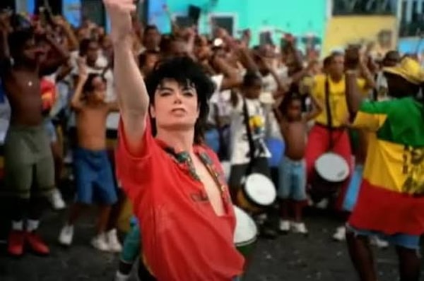 Brezilyalı yetkililer yoksulluğun görülmesini engellemek için Michael Jackson'ı engellemeye çalıştı.
