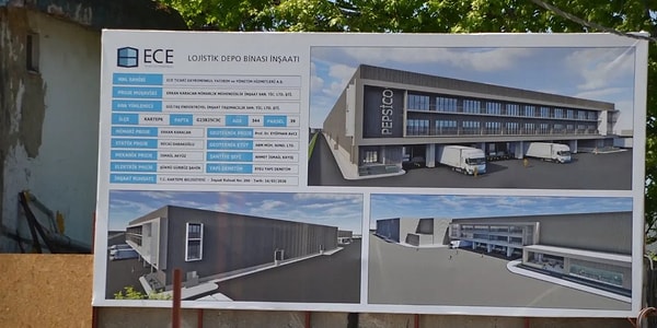 Arazi bir zamanlar floresan fabrikasıydı.