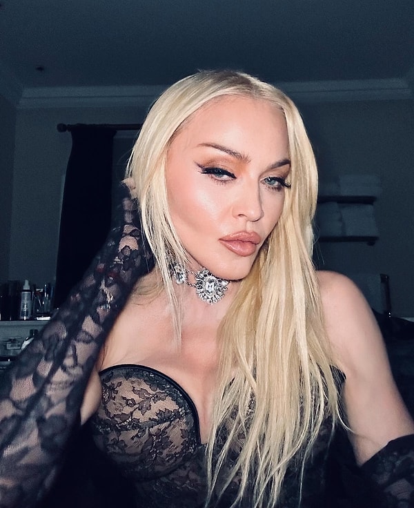 Madonna, 23 yıl sonra ilk kez MTV VMA sahnesine çıkıp gecenin en konuşulan adı oldu.