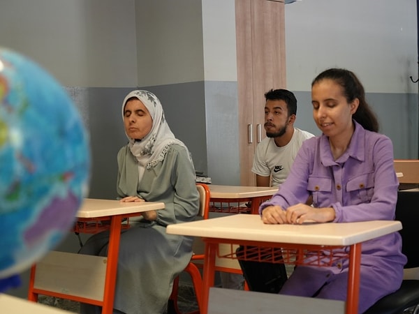 Hamide Akçin: Videolarla çalıştı, örgün eğitimi kazandı