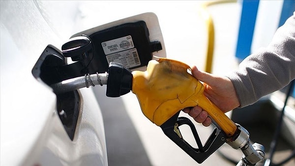 Benzindeki 12,48 liralık artışın arkasında eşel mobil sisteminin sona ermesi var.