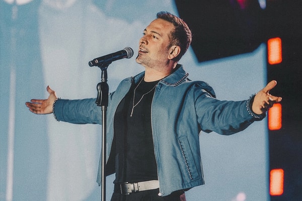 Daha geçtiğimiz günlerde Oğuzhan Koç'un konserini yarıda kesip bir seyircisine yaptığı sert çıkışı konuşmuştuk, hatırlarsınız.