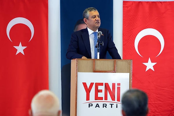 Yenilik Partisi'nin Yeni Parti'nin ismine ilişkin yaptığı başvurunun ardından Yargıtay Cumhuriyet Başsavcılığı, Yeni Parti'ye isim değişikliği yapması için süre tanımıştı.