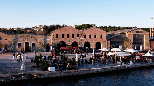Bu yıl Contemporary Istanbul’un programını incelerken o hissi aradım, bulamadım.