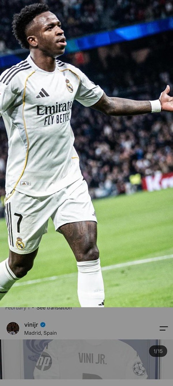 Viral karedeki oyuncunun Vinicius olduğu bile kesin değil, futbolcunun kendi paylaşımlarında dövmeler yerli yerinde duruyor.