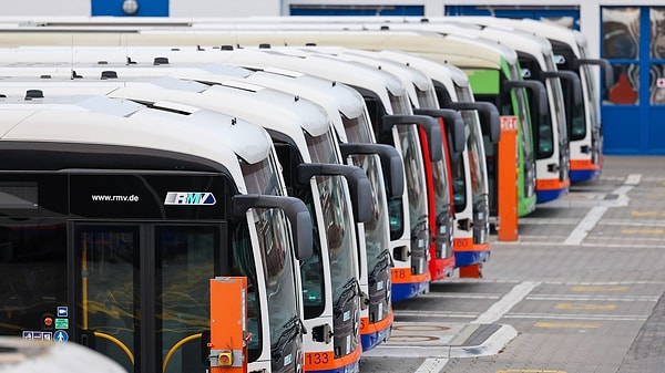 Otobüs hasar görmeden bulundu ve genç velisine teslim edildi