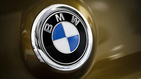 BMW tek seferde üç modelini birden bırakıyor: Z4, 8 Serisi ve iX.