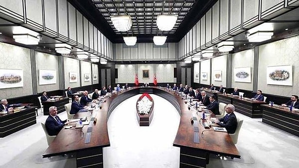 Dün kabine, bugün ekonomi zirvesi: Fonların tasfiyesi için Cevdet Yılmaz başkanlığında tam yetkili bir kurul kuruldu.