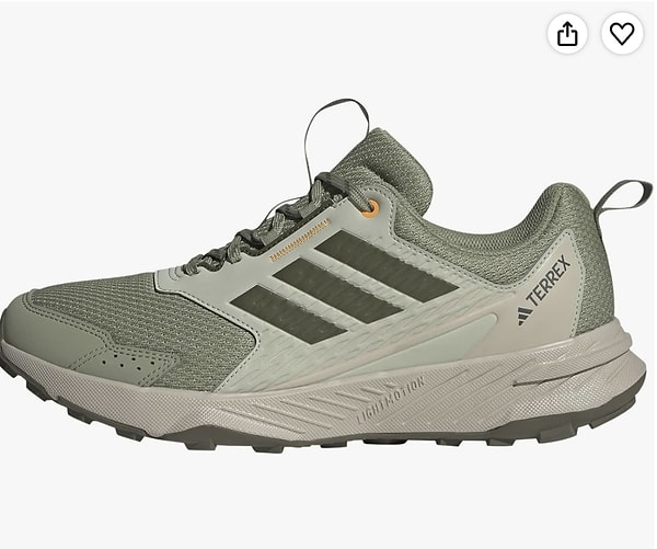 Tangerine renk detaylarıyla outdoor stilinize enerjik bir hava katan adidas Terrex Tracefinder 2, hem kadın hem de erkek kullanıcılar için ergonomik bir kalıba sahip.