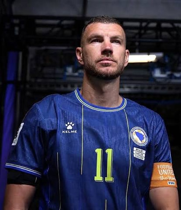 Saraybosna'da Dzeko için dev pankart, dev forma ve tribünde 11. dakika koreografisi hazırlandı
