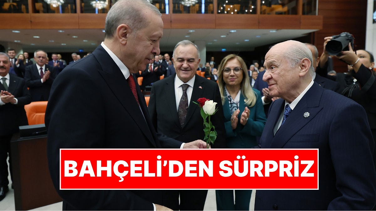 Devlet Bahçeli, Erdoğan'a Kırmızı-Beyaz Gül Verdi