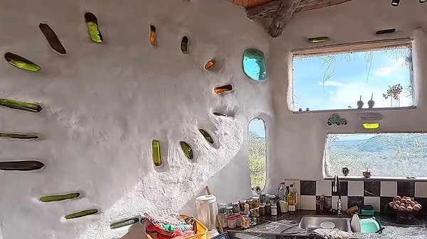 12 Araba Camı, Şişeler ve Toprak
