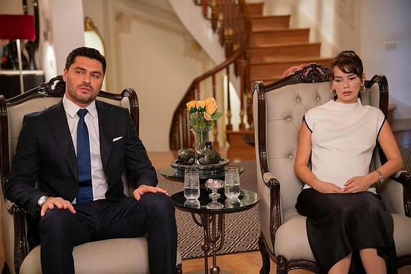 Senaryo da izleyicilerin eleştirilerinin odağında.