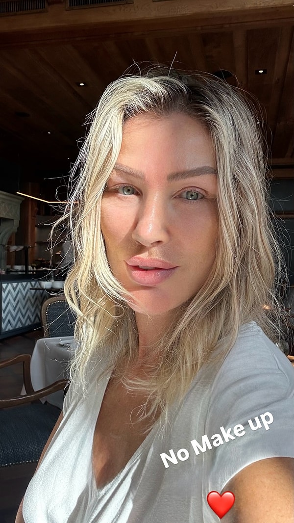 Seda Sayan son olarak yakın plandan çektiği selfiesini paylaşarak üzerine kocaman “No Make Up” yazdı.