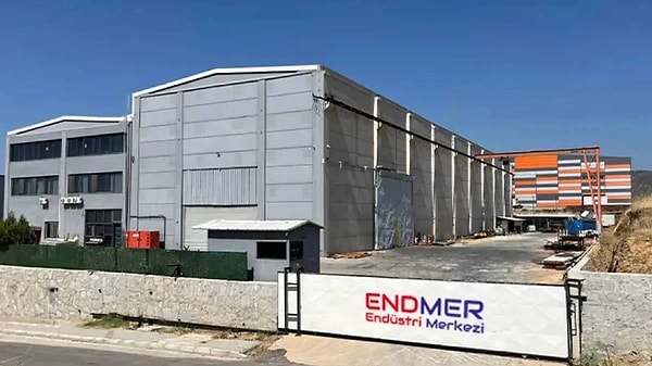 Şirket büyük sanayi tesislerinin projelerinde yer aldı.