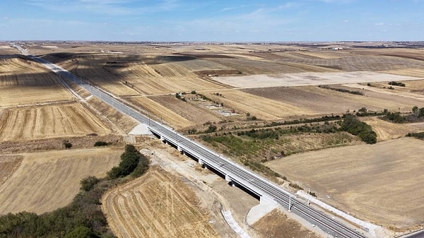Hatta işletme hızı 200 km/saat olacak.