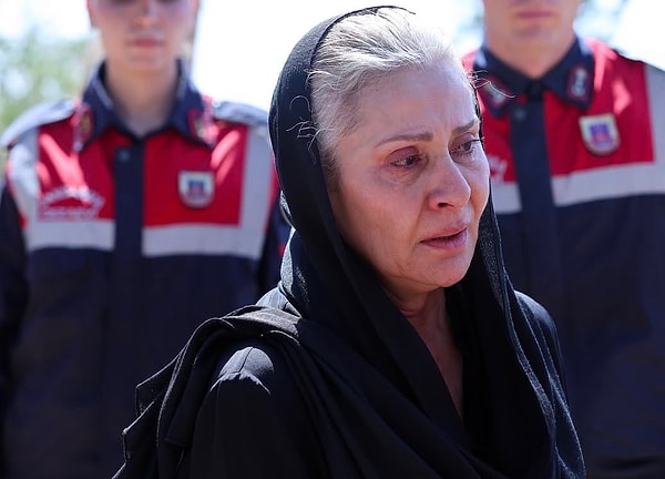 İki sezondur Uzak Şehir'de yaşanmayan kalmadı ama son sezon finali Albora ailesini kelimenin tam anlamıyla darmadağın etti.