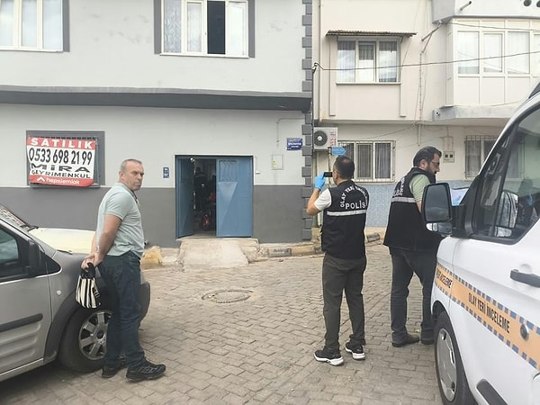 Silah sesini duyan komşuların ihbarı üzerine eve ulaşan ekipler, Otar'ı yatak odasında hayatını kaybetmiş halde buldu.