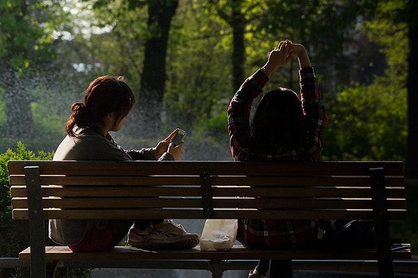 Romantik anları kaydetmek insanı o andan koparıp geleceği düşünmeye yöneltiyor.