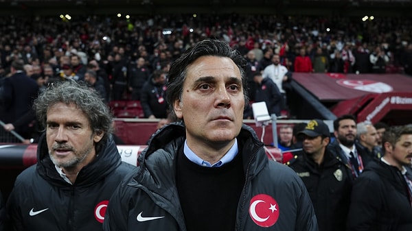 Montella futbolcularını tebrik etti.