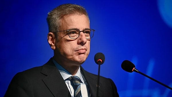 Sağlık Bakanı Kemal Memişoğlu, İstanbul Başakşehir'de bir ortaokulda meydana gelen kavgada yaralanan 8 kişinin tedavilerinin hastanede devam ettiğini, 1 yaralının durumunun kritik olduğunu açıkladı.
