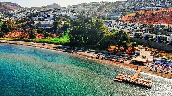 Muhafazakâr tatil konseptiyle yola çıkan tesis, 25 bin metrekarelik alanda 158 odayla hizmet veriyor.