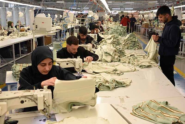 Haklı sebep varsa iş sözleşmesi, bildirim süresi beklenmeden derhal feshedilebiliyor.