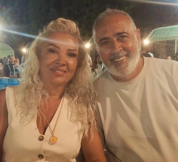 Posta'dan Alev Gürsoy Cimin'in özel haberine göre, İbrahim Karakaş'ın yeni eşi İzmirli estetisyen Müge Zopun.