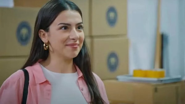 Ecem Öz, Arka Sokaklar'daki Şule Çoban karakteriyle tanınıyor.