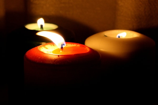 Tek bir mumun yaydığı ısı 30 ile 80 watt arasında olabiliyor.