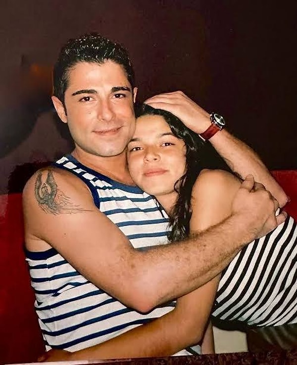 Şarkıcı Atilla Taş'ın kızı Sezen Taş'tan gelen acı haber, bugün magazin gündemine bomba gibi düştü. Henüz 34 yaşındaki genç kadının hayatını kaybettiğini öğrenmiştik.