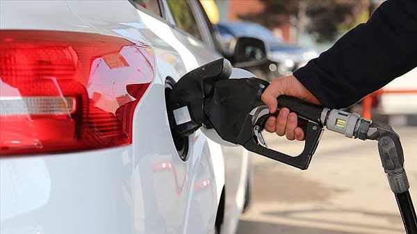 Motorine 6,36 TL zam, benzine 96 kuruş indirim bekleniyor.