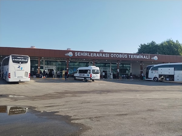 Van Şehirlerarası Otobüs Terminali: 3,3 puan, 599 yorum
