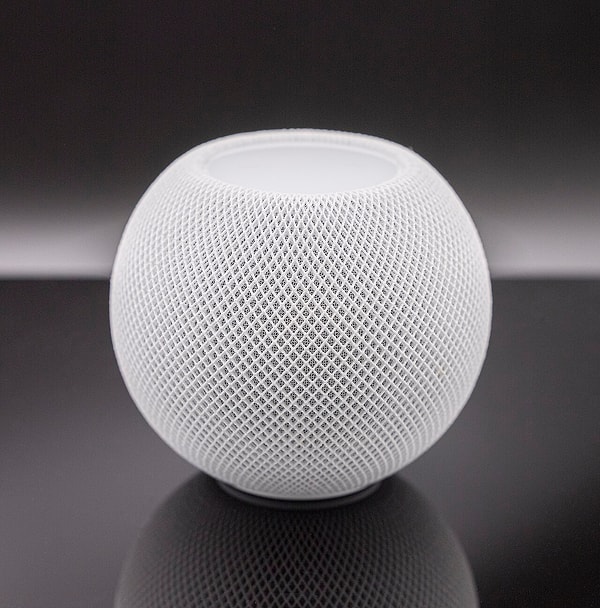 Apple'ın şu anki akıllı ev ürünü HomePod mini.