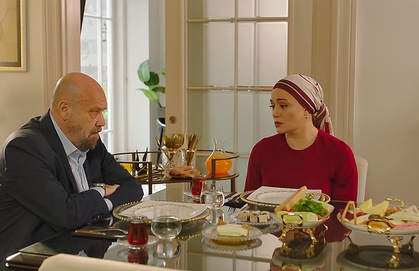 Kızılcık Şerbeti'nin yeni senaristleri açıklandı. Arka Sokaklar senaristi, Şerbo'yu yazacak!