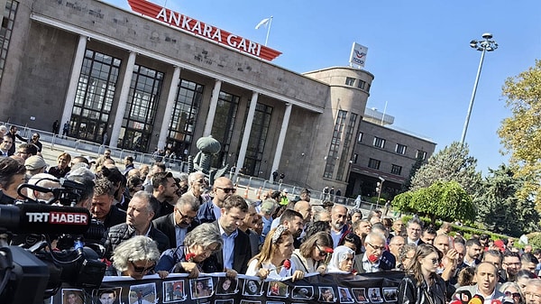 Yürüyüşte aileler kortejin en önündeydi.