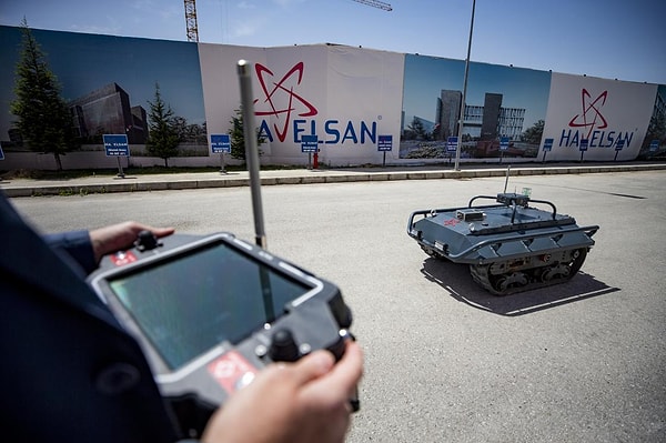 Otonom ve elektrikli araçlardaki kamera, sensör ve yazılımların güvenlik açısından değerlendirilmesi gerektiğini belirten Akşit, şöyle konuştu: