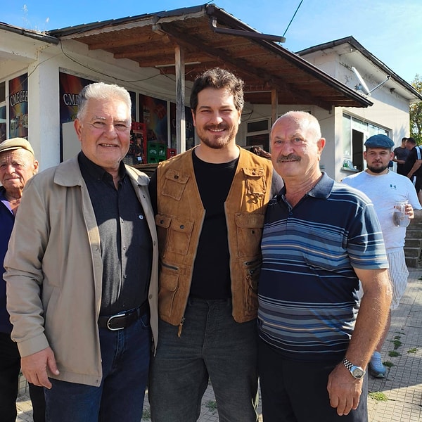 Son olarak Çağatay Ulusoy, babası Aylin Ulusoy ve annesi Refiye Ulusoy ile birlikte Bulgaristan’daki köylerini ziyaret etti.