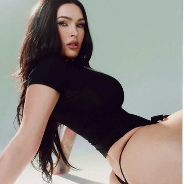 Hollywood'un en dikkat çekici yıldızlarından biri olan Megan Fox, yıllardır hem güzelliği hem de cesur tarzıyla gündemden düşmeyen isimlerden biri.