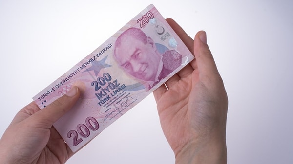 Rapor alan kişi mesai kaçırmakla kalmıyor, SGK'dan 'rapor parası' da alabiliyor.