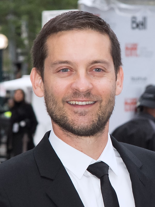 Tobey Maguire, Örümcek Adam üçlemesiyle bir kuşağın süper kahramanı olan Hollywood yıldızlarından biri.
