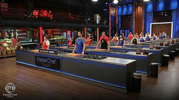 MasterChef'te 10. haftanın takımları kuruldu, Ayşe ve Şadi'nin yeri kaynaklarda farklı geçiyor.