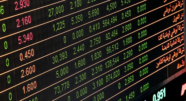 SPK'dan Bankalar Birliği'ne uzanan müzekkereler, şüphelilerin para hareketlerine kilit vurmayı hedefliyor.